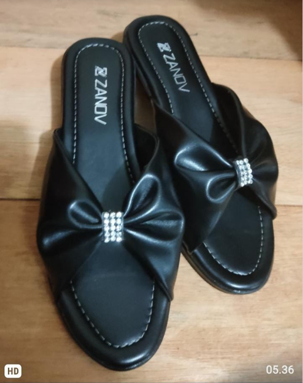Sandal wanita