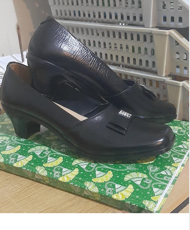 Sepatu wanita